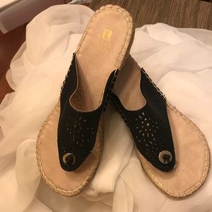 White Mountain Black wedge sandals